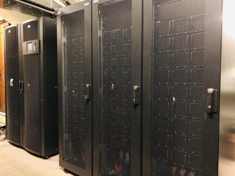 4 Cara Menghemat Biaya Saat Upgrade UPS untuk Kebutuhan Bisnis Anda