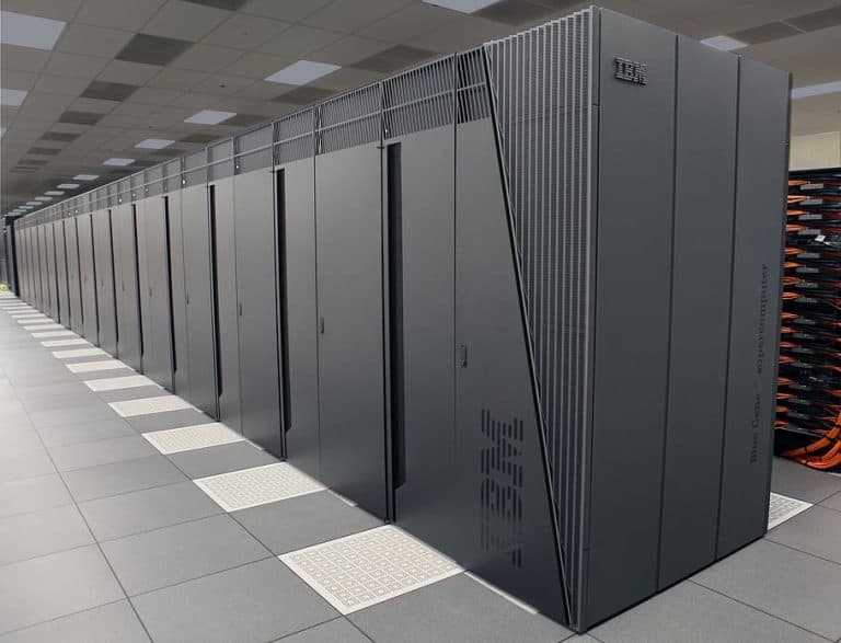 Data center sekarang ini telah menjadi sesuatu yang amat dibutuhkan di berbagai lini, bahkan disebut sebagai tulang punggung ekonomi digital oleh IFG Progress Weekly Digest pada salah satu jurnal yang diterbitkannya. Negara kita dianggap pasar yang sangat menjanjikan untuk industri data center.