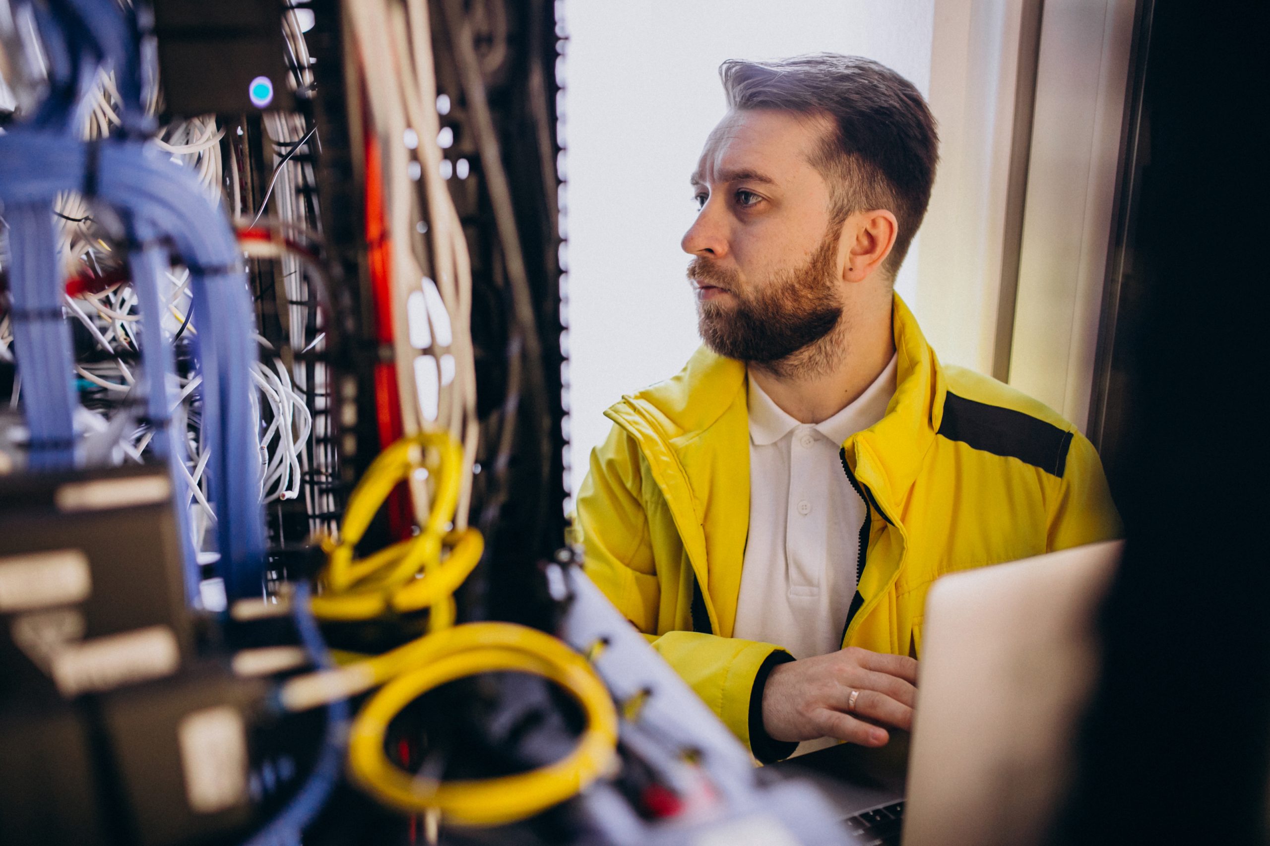 Data center atau pusat data berperan penting dalam kelangsungan operasional sebuah perusahaan. Pusat data yang baik juga dapat memberi jaminan keamanan akan semua data yang tersimpan. Lazimnya, data center merupakan sebuah ruangan yang dibuat sedemikian rupa sehingga dapat menampung semua informasi terkait bisnis perusahaan.