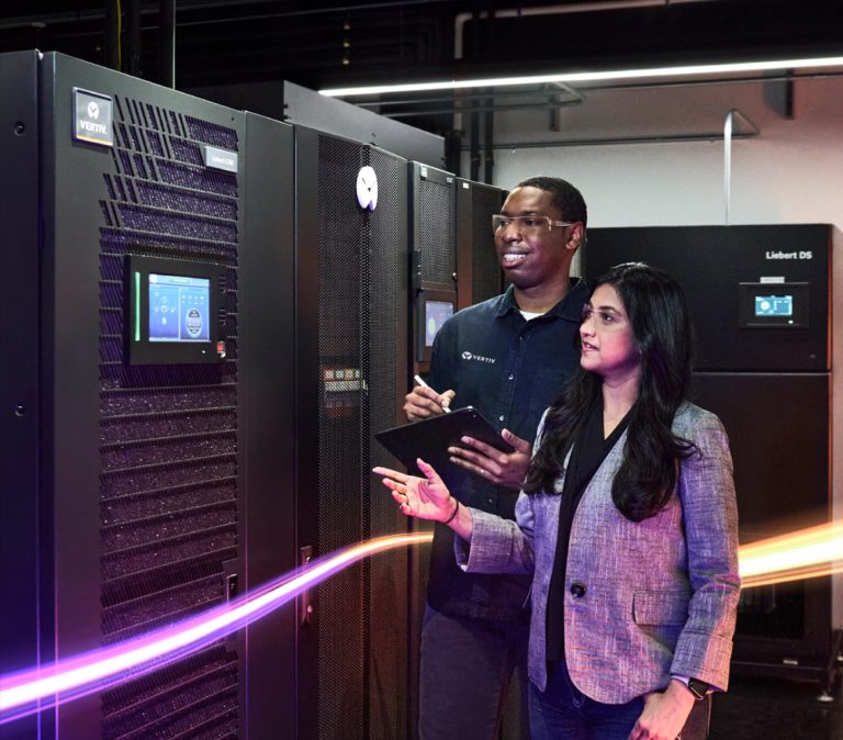 Data center adalah jantung dari perusahaan. Di sanalah berbagai data dan informasi tersimpan, alasan ini membuat keberadaannya harus diperhatikan dengan baik. Saat pusat penyimpanan data ini makin membesar diperlukan inovasi pada sistem pendinginan, hal ini demi efisiensi dan pengurangan emisi karbon. Vertiv sebagai perusahaan yang bergerak di bidang pusat data ikut andil dalam inovasi pendinginan pusat data.