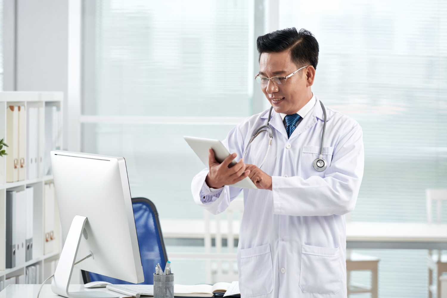 Bagaimana peranan infrastruktur IT dalam telehealth? Telehealth merupakan akses pelayanan kesehatan jarak jauh dengan memanfaatkan teknologi informasi dan komunikasi. Telehealth menjadi lebih populer belakangan sejak terjadinya pandemi.