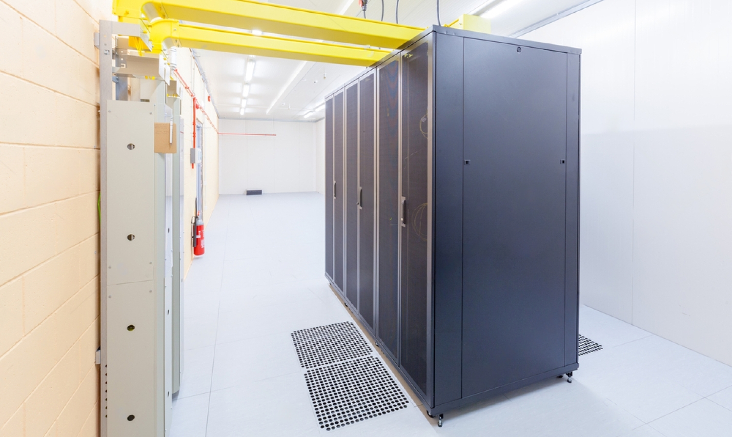 Dampak Teknologi IoT pada Infrastruktur Data Center: Transformasi dan Tantangan