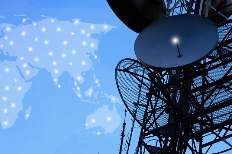 Internet Satelit: Apakah Starlink Akan Menggantikan Jaringan Kabel?